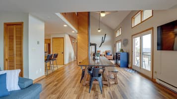 House (5 Bedrooms) | Interior