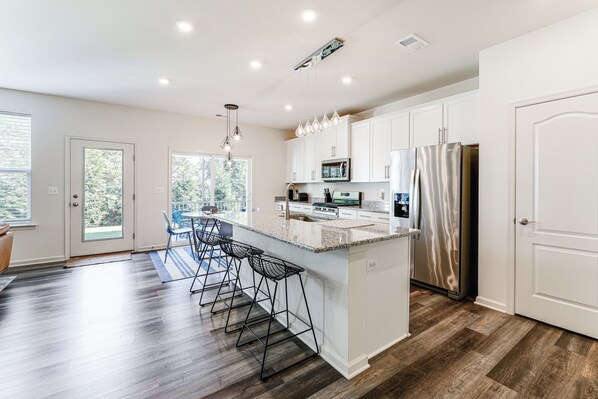 Apartment (3 Bedrooms) | Interior - 5 Mi to Bethany Beach: Resort-style Gem w/ Pools! (Millville)