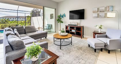 Townhome w/ Lanai & Private Pool: 14 Mi to Disney!