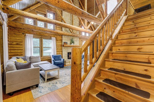 On-site Lake & Gazebo: Cabin in Yellow Springs!