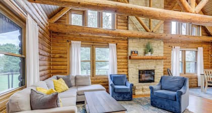 On-site Lake & Gazebo: Cabin in Yellow Springs!