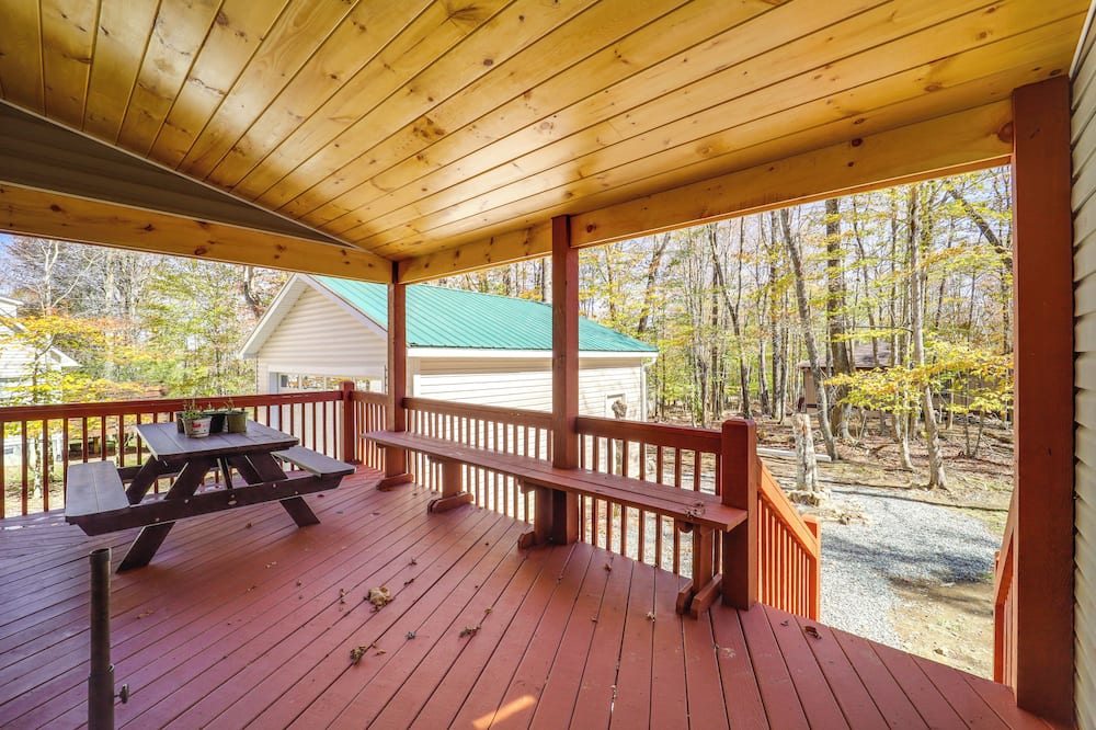 Pet-friendly Beech Mtn Home, 2 Mi to Skiing/hiking - Laurel Creek, NC