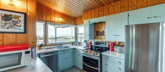Bayfront Retreat w/ Private Beach in Birch Bay