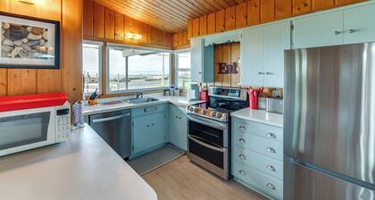 Bayfront Retreat w/ Private Beach in Birch Bay