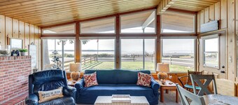 Bayfront Retreat w/ Private Beach in Birch Bay