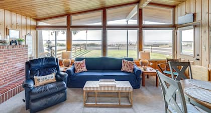 Bayfront Retreat w/ Private Beach in Birch Bay