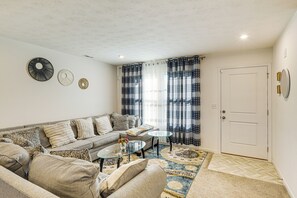 House (3 Bedrooms) | Interior - 16 Mi to Louisville: Pet-friendly Getaway! (Shepherdsville)