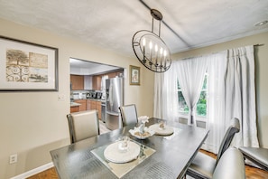 Interior - 3 Mi to Lake Redman: Home w/ Furnished Pergola! (York)