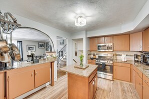 Interior - 3 Mi to Lake Redman: Home w/ Furnished Pergola! (York)