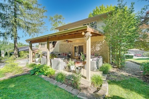 Interior - 3 Mi to Lake Redman: Home w/ Furnished Pergola! (York)