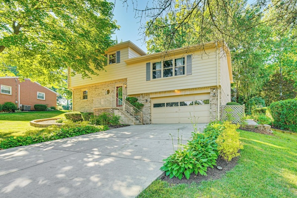 Interior - 3 Mi to Lake Redman: Home w/ Furnished Pergola! (York)