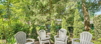 3 Mi to Lake Redman: Home w/ Furnished Pergola!