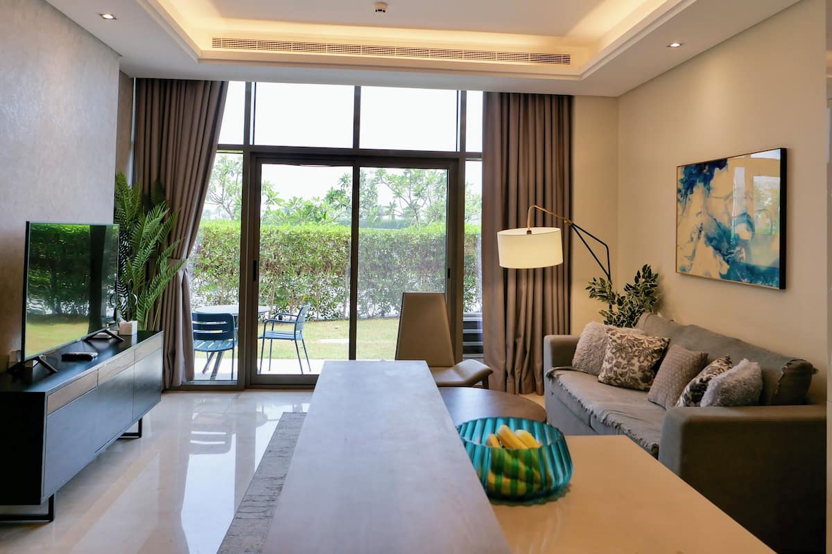 Luxury Apartment, Garden View, Beachfront | Living area