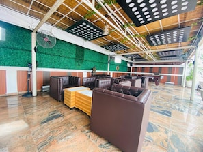 Poolside bar