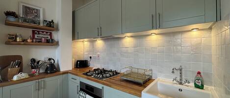 Réfrigérateur, four, plaque de cuisson