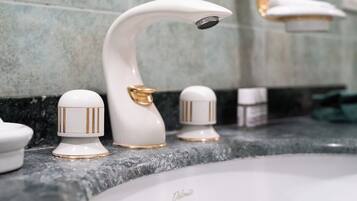 Departamento clásico, 2 habitaciones, vista al mar, frente al mar | Baño