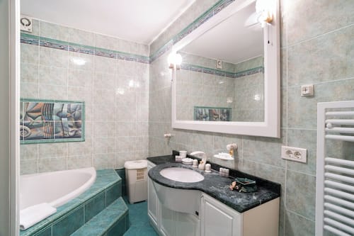 Appartement Classique, 2 chambres, vue mer, en front de plage | Salle de bain