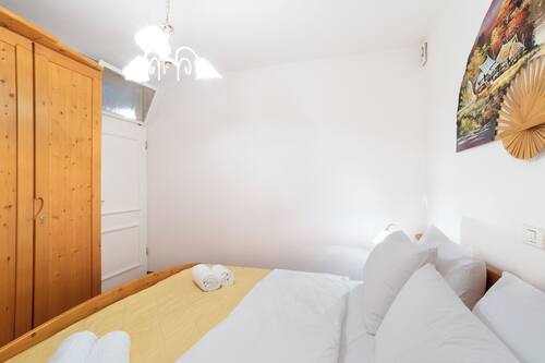 Classic Apartment, 2 Bedrooms, Sea View, Beachfront