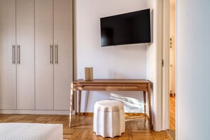 2 bedrooms, iron/ironing board, free WiFi