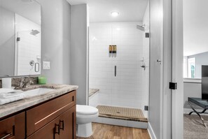 Ducha, secador de pelo, toallas