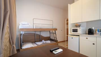 Familie vierpersoonskamer | Een minibar, een strijkplank/strijkijzer, gratis wifi