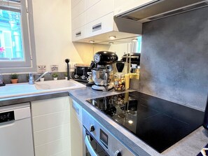 Fridge, oven, toaster - L'appartement Vavin  (Paris)