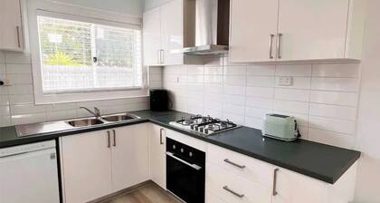 Sam's Cottage on Hennessey