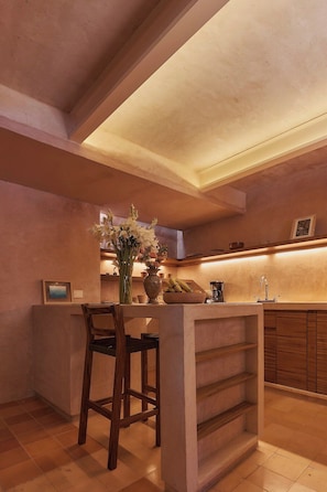 Enjoy cooking in this kitchen with a central island, sink, and ample space for meal preparation.