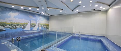 6 innendørsbassenger