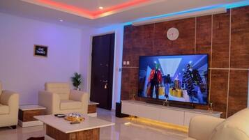 Apartment | Living area | Flat-screen TV