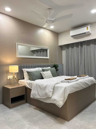 Cozy 3BHK Apt at 2 mins walking distance from Mahalakshmi station