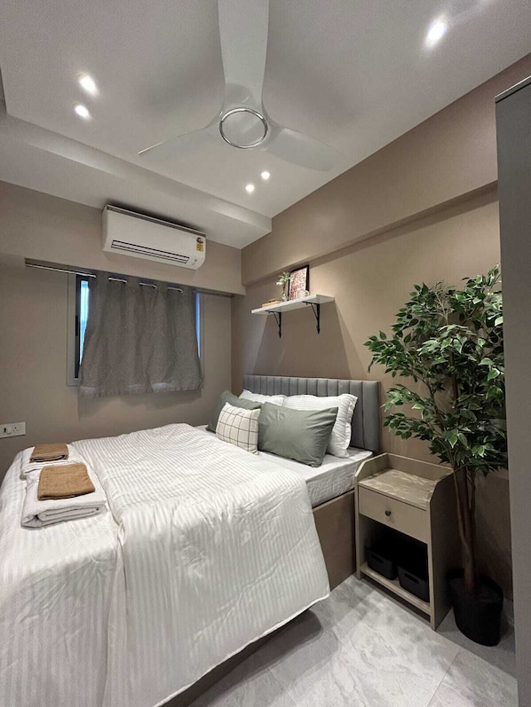 3 bedrooms, iron/ironing board, WiFi, bed sheets