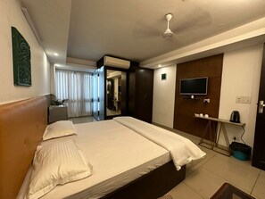 Escritorio, sistema de insonorización, wifi gratis