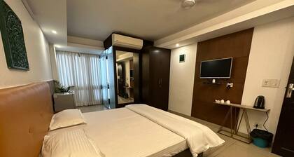 Locals Stay Hauz Khas