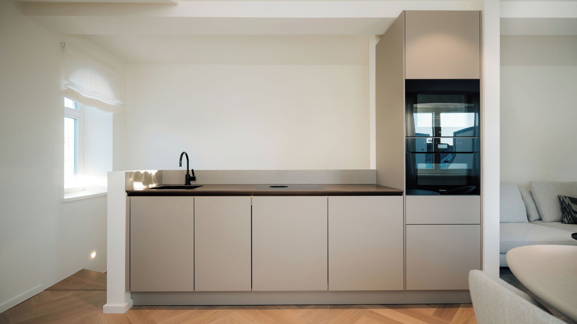 المنشأة من الداخل