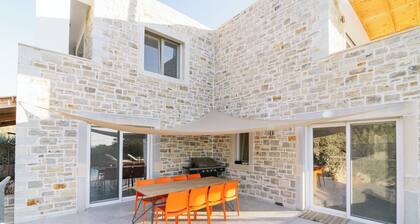 Beautiful natural stone vacation home in the south of Crete (Kamilari) - sea view!