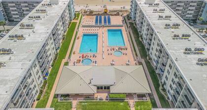 Charming 1bd/1ba ocean front condo complex in New Smyrna Beach with beach access