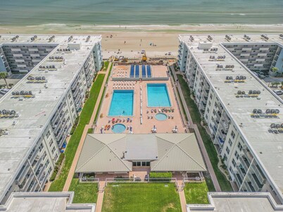Beautiful 1bd/1ba Condo - Ocean Front Complex in New Smyrna Beach