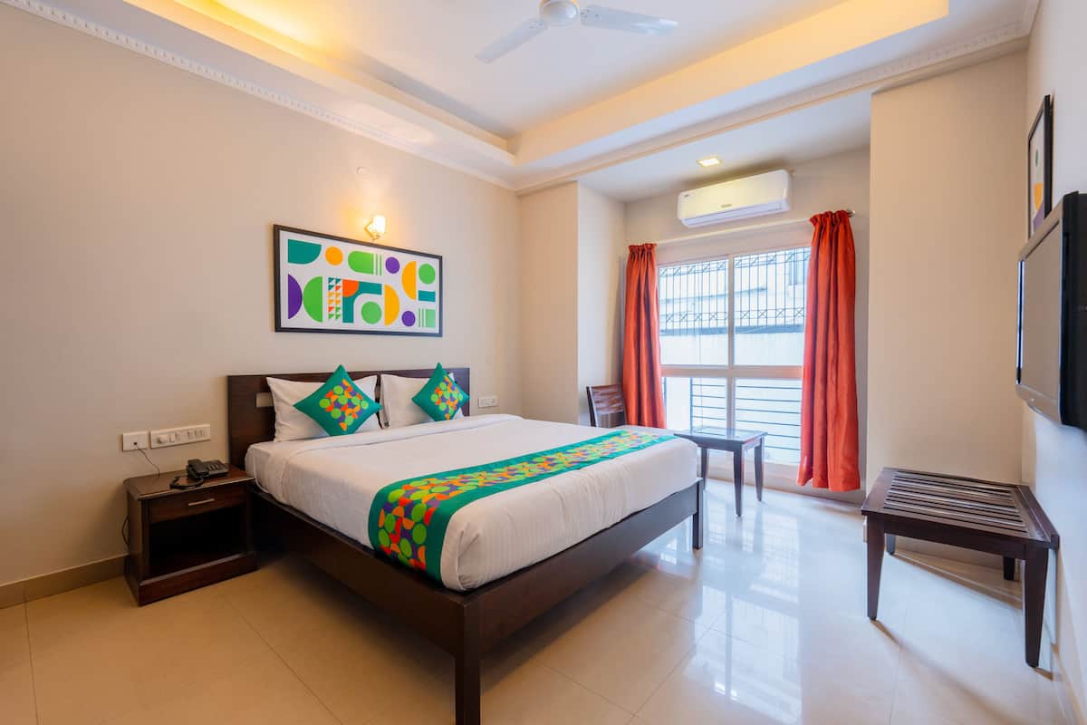 In-room safe, individually furnished, desk, blackout curtains