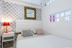2 habitaciones, tabla de planchar con plancha, wifi y ropa de cama 