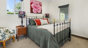 1 bedroom, bed sheets