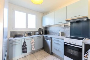 Private kitchen - CHARMING, SPACIOUS, FAMILY-FRIENDLY T5 (Coulaines)