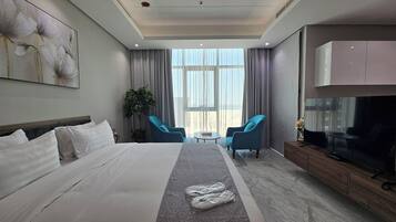 Comfort Studio Suite, Sea View | Individually decorated, individually furnished, desk, free WiFi