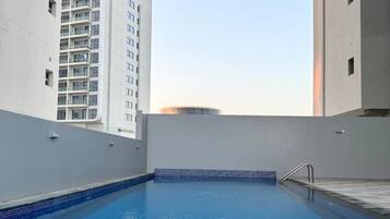 2 outdoor pools