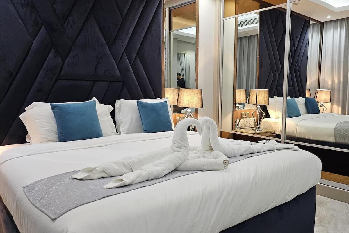 Family Apartment, 2 Bedrooms, Non Smoking, Partial Sea View | Desk, WiFi (free), individually decorated, individually furnished