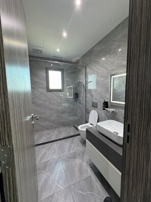 Deluxe Apartment, Balcony, Sea View | Bathroom | Slippers