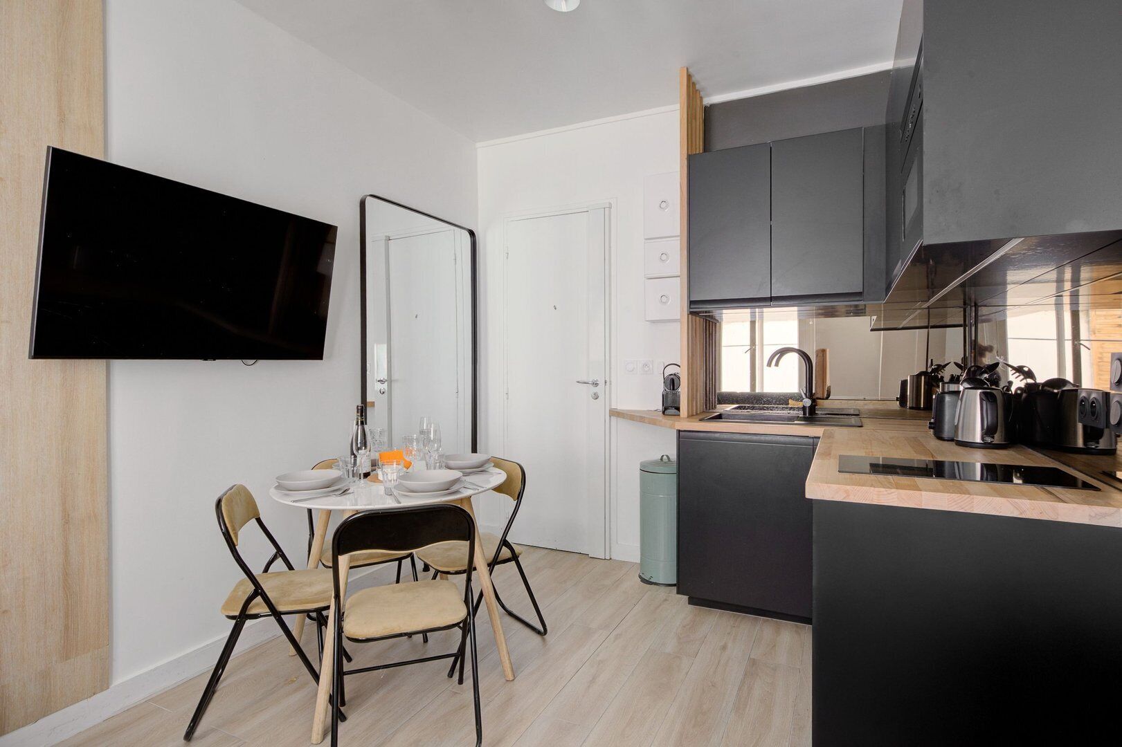 Fridge, microwave, coffee/tea maker, toaster