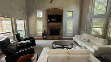 Smart TV, fireplace, DVD player, books