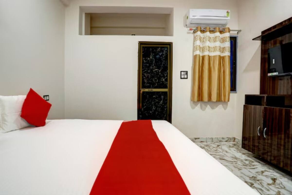 WiFi (free), bed sheets