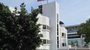 A multi-story hotel with a sign reading "Hotel Maharaja" in a foreign script. - Hotel Maharaja - Mysore  (Mysore)